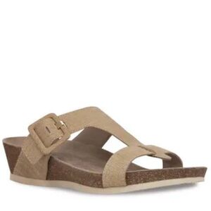 Munro Ronda T-Strap Wedge Sandal Tan Croc size 6.5WW (wide fit)